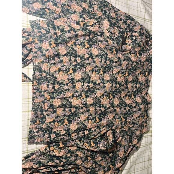 American Eagle Floral Wrap Blouse Puff Sleeve Elastic Waist Boho romantic 
SZ S - Picture 7 of 7